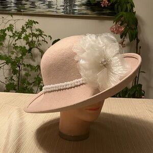 Chic Blush Hat with White Floral Detail